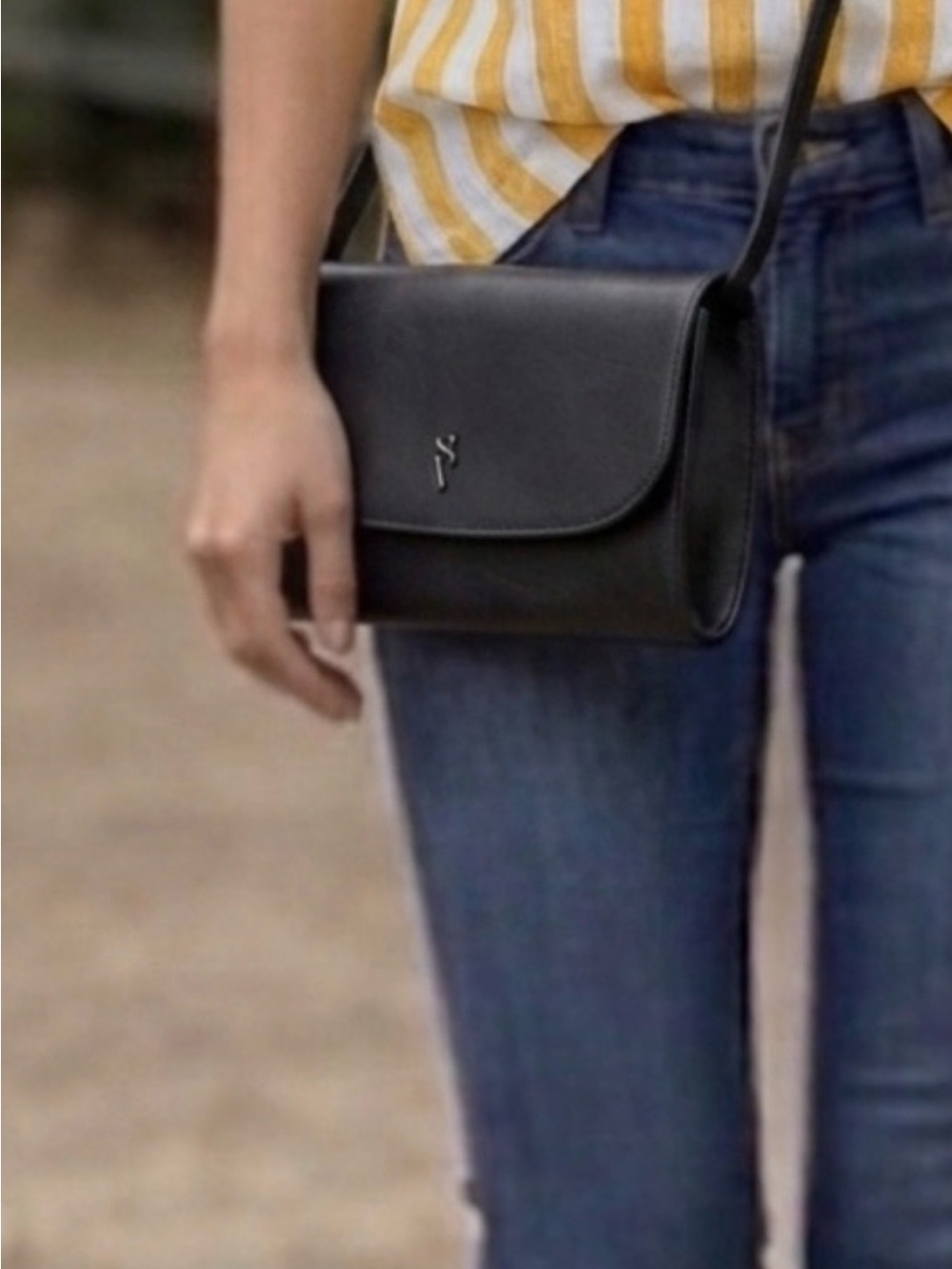 Vera Wang Classic Black Crossover Purse